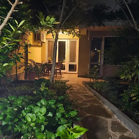Cozy Place - в центъра, само на 5 минути пеша от плажа Burgas City